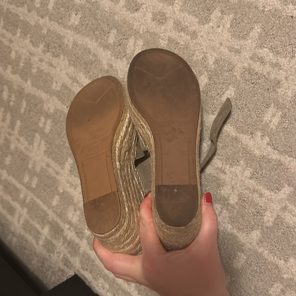 Women Marc Fisher comfortable cute sage green size 9 wedges gently worn